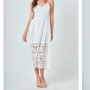 ASTR the label White Lace Midi Dress